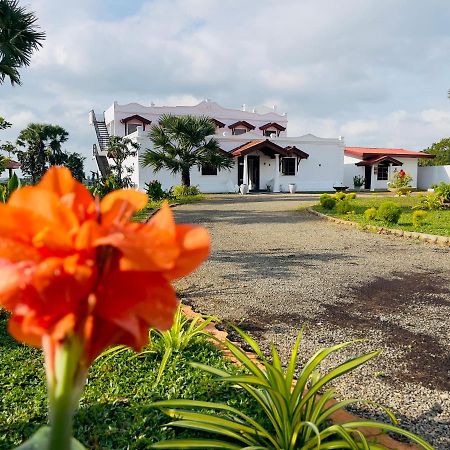 Kathircholai Bed and Breakfast Trincomalee Buitenkant foto